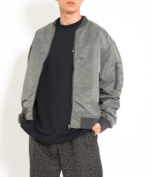 VENCEEXCHANGE（ヴァンスエクスチェンジ）の「【メディア紹介商品】ゆるシルエットナイロンMA－1ブルゾン　/ミリタリーアイテム/ビッグシルエット（MA-1・メンズ・グレー/オリーブ・M/L）」の2枚目の写真