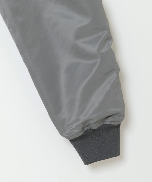 VENCEEXCHANGE（ヴァンスエクスチェンジ）の「【メディア紹介商品】ゆるシルエットナイロンMA－1ブルゾン　/ミリタリーアイテム/ビッグシルエット（MA-1・メンズ・グレー/オリーブ・M/L）」の5枚目の写真