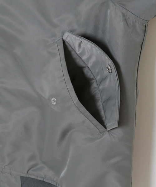 VENCEEXCHANGE（ヴァンスエクスチェンジ）の「【メディア紹介商品】ゆるシルエットナイロンMA－1ブルゾン　/ミリタリーアイテム/ビッグシルエット（MA-1・メンズ・グレー/オリーブ・M/L）」の6枚目の写真