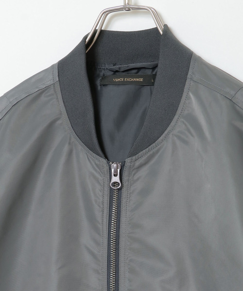 VENCEEXCHANGE（ヴァンスエクスチェンジ）の「【メディア紹介商品】ゆるシルエットナイロンMA－1ブルゾン　/ミリタリーアイテム/ビッグシルエット（MA-1・メンズ・グレー/オリーブ・M/L）」の3枚目の写真