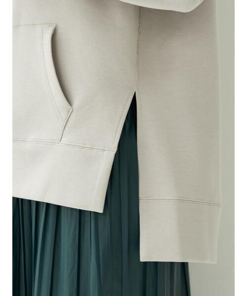 YECCA VECCA（イェッカヴェッカ）の「P.サイドスリットフーディー＊（パーカー・レディース・ライトグレー/ライトブルー/カーキ/キャメル・FREE）」の6枚目の写真