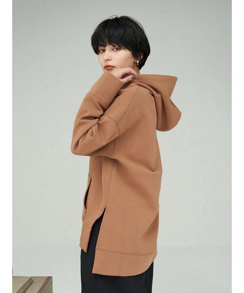 YECCA VECCA（イェッカヴェッカ）の「P.サイドスリットフーディー＊（パーカー・レディース・ライトグレー/ライトブルー/カーキ/キャメル・FREE）」の7枚目の写真