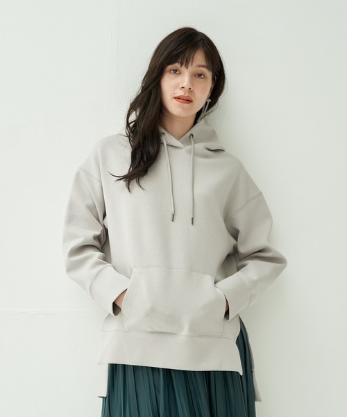 YECCA VECCA（イェッカヴェッカ）の「P.サイドスリットフーディー＊（パーカー・レディース・ライトグレー/ライトブルー/カーキ/キャメル・FREE）」の2枚目の写真