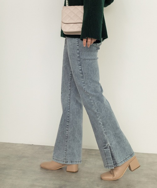 w closet（ダブルクローゼット）の「セミフレア脇スリットイージーパンツ（デニムパンツ・レディース・ダークグレー/ダークオレンジ/グリーン/ケミカルウォッシュ・M/S）」の3枚目の写真