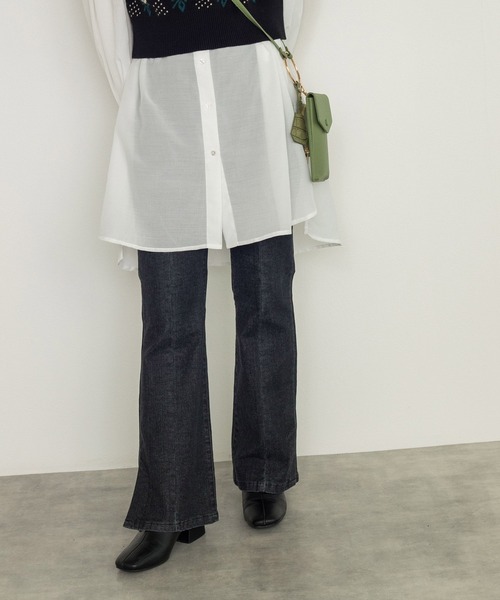 w closet（ダブルクローゼット）の「セミフレア脇スリットイージーパンツ（デニムパンツ・レディース・ダークグレー/ダークオレンジ/グリーン/ケミカルウォッシュ・M/S）」の2枚目の写真