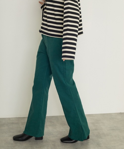 w closet（ダブルクローゼット）の「セミフレア脇スリットイージーパンツ（デニムパンツ・レディース・ダークグレー/ダークオレンジ/グリーン/ケミカルウォッシュ・M/S）」の15枚目の写真