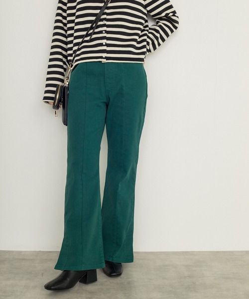 w closet（ダブルクローゼット）の「セミフレア脇スリットイージーパンツ（デニムパンツ・レディース・ダークグレー/ダークオレンジ/グリーン/ケミカルウォッシュ・M/S）」の12枚目の写真