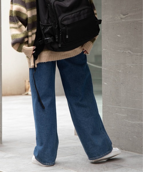 WEGO(ウィゴー)の「WEGO/ウエストフィットワイドストレートパンツ(デニムパンツ・レディース・ライトインディゴブルー/インディゴブルー/ブラック系その他/ケリーグリーン/ロイヤルブルー/ホワイト/ナチュラル/グリーン系その他/パープル系その他/ブラック/ダークインディゴブルー・SMALL/MEDIUM/LARGE)」の19枚目の写真