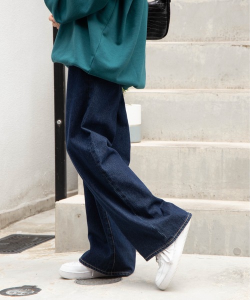 WEGO(ウィゴー)の「WEGO/ウエストフィットワイドストレートパンツ(デニムパンツ・レディース・ライトインディゴブルー/インディゴブルー/ブラック系その他/ケリーグリーン/ロイヤルブルー/ホワイト/ナチュラル/グリーン系その他/パープル系その他/ブラック/ダークインディゴブルー・SMALL/MEDIUM/LARGE)」の22枚目の写真