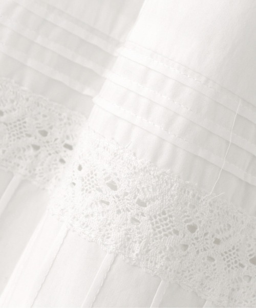 NATURAL BEAUTY BASIC（ナチュラルビューティーベーシック）の「ピンタック×レースローンスカート（スカート・レディース・チャコールグレー/オフホワイト・SMALL/MEDIUM）」の6枚目の写真