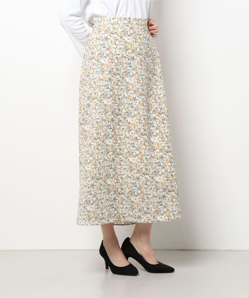 Lugnoncure（ルノンキュール）の「花柄プリントスカート（スカート・レディース・ブルー/ブラック/ベージュ・ﾌﾘ-）」の8枚目の写真