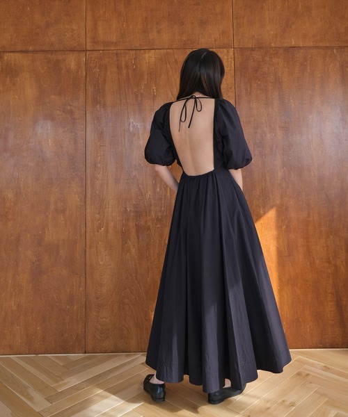 AKTE（アクテ）の「オープンバックフレアロングワンピース
