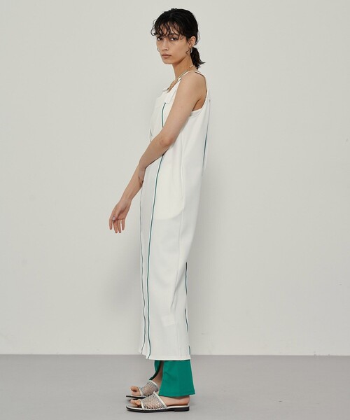 CITY TOKYO（シティトウキョウ）の「カットサロペットワンピース（ワンピース・レディース・ホワイト/ベージュ/ネイビー・1/2）」の4枚目の写真