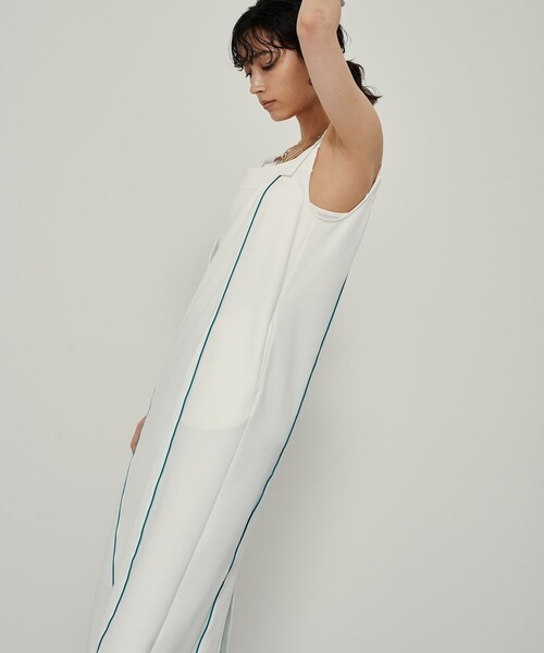 CITY TOKYO（シティトウキョウ）の「カットサロペットワンピース（ワンピース・レディース・ホワイト/ベージュ/ネイビー・1/2）」の5枚目の写真