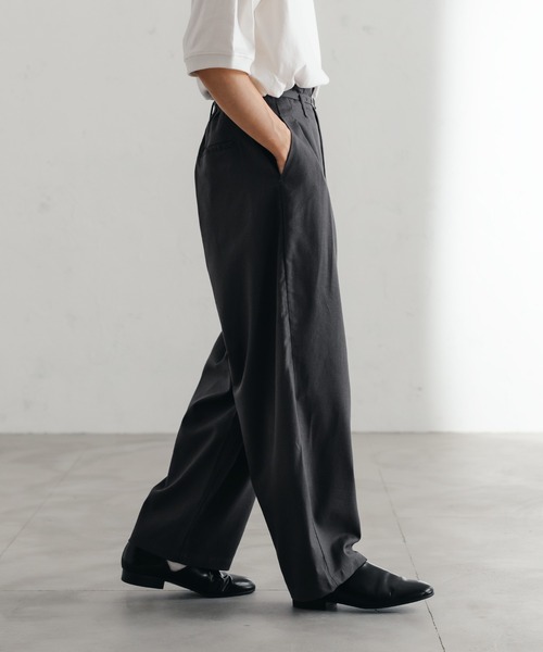 epnok(エプノック)の「ハイウエストタックリネンワイドパンツ(その他パンツ・メンズ・チャコールグレー/ライトグリーン/ナチュラル・SMALL/MEDIUM/LARGE)」の5枚目の写真