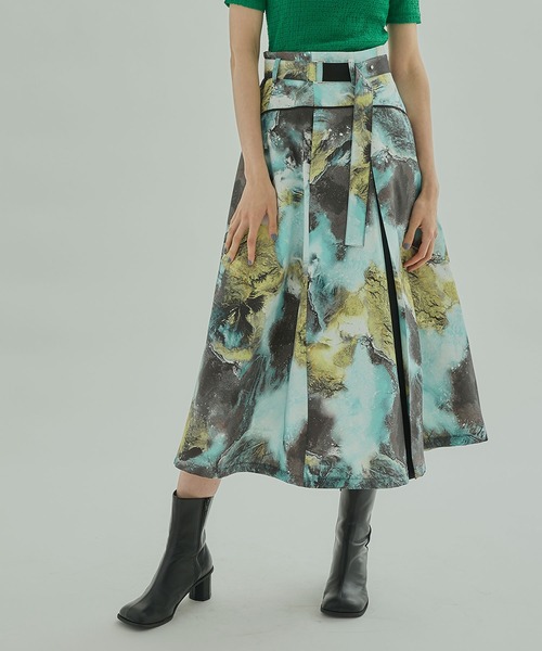 UNITED TOKYO(ユナイテッドトウキョウ)の「アーリアルアートフレアースカート(スカート・レディース・ライトブルー/ブラック/ネイビー・1/2/3)」の10枚目の写真