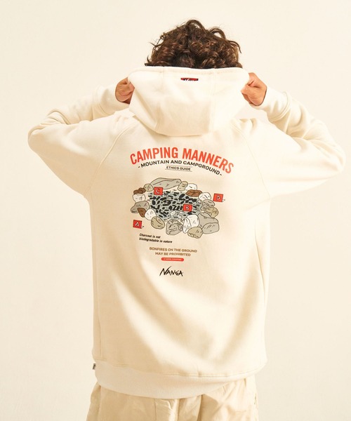 NANGA（ナンガ）の「ECO HYBRID CAMPING MANNERS PRINT HOODIE / エコハイブリッドキャンピングマナーズプリントフーディー（パーカー・メンズ・ホワイト/ライトグレー/キャメル・S/M/L/XL）」の10枚目の写真
