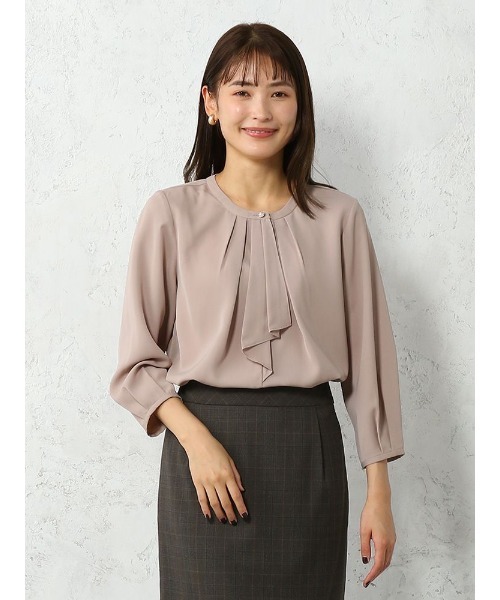 Perfect Suit FActory（パーフェクトスーツファクトリー）の「パール釦ボウタイタックブラウス７分袖（シャツ/ブラウス・レディース・ベージュ/グレー/オフホワイト・S/M/L）」の3枚目の写真