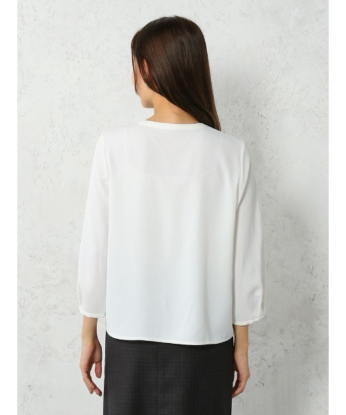 Perfect Suit FActory（パーフェクトスーツファクトリー）の「パール釦ボウタイタックブラウス７分袖（シャツ/ブラウス・レディース・ベージュ/グレー/オフホワイト・S/M/L）」の10枚目の写真