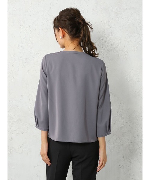 Perfect Suit FActory（パーフェクトスーツファクトリー）の「パール釦ボウタイタックブラウス７分袖（シャツ/ブラウス・レディース・ベージュ/グレー/オフホワイト・S/M/L）」の11枚目の写真