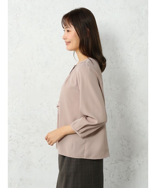 Perfect Suit FActory（パーフェクトスーツファクトリー）の「パール釦ボウタイタックブラウス７分袖（シャツ/ブラウス・レディース・ベージュ/グレー/オフホワイト・S/M/L）」の9枚目の写真