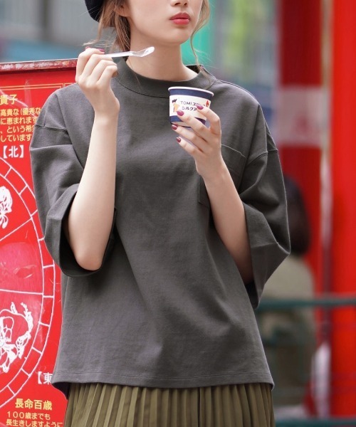 zootie（ズーティー）の「シミヘン加工 フレンチバスクシャツ［半袖］（Tシャツ/カットソー・レディース・ネイビー/ブラック/チャコール/バーガンディー/ベージュ系その他/ライラック/グリーン/オフホワイト/グレー/ベージュ系その他2/ピンク/杢グレー/ブラック系その他/ダークグリーン/レッド/ロイヤルブルー/チョコ/ライトブルー/イエロー系その他/ライトピンク/ライトイエロー/ミント/レッド系その他・フリー）」の6枚目の写真