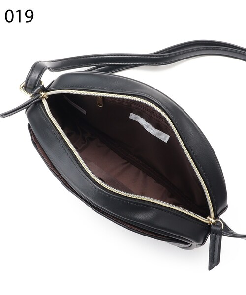 SHOO・LA・RUE（シューラルー）の「◆フロントポケットラウンドショルダーバッグ（ショルダーバッグ・レディース・ブラック/ブラック系1/ダークブラウン系1・00）」の9枚目の写真