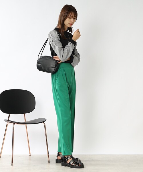 SHOO・LA・RUE（シューラルー）の「◆フロントポケットラウンドショルダーバッグ（ショルダーバッグ・レディース・ブラック/ブラック系1/ダークブラウン系1・00）」の14枚目の写真