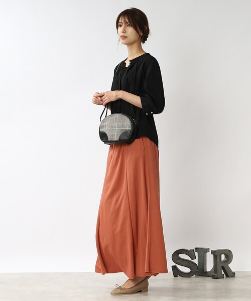 SHOO・LA・RUE（シューラルー）の「◆フロントポケットラウンドショルダーバッグ（ショルダーバッグ・レディース・ブラック/ブラック系1/ダークブラウン系1・00）」の16枚目の写真