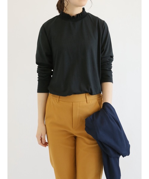 Samansa Mos2 blue（サマンサモスモスブルー）の「フリルネックロンT（Tシャツ/カットソー・レディース・オフホワイト/ブラック/モカ・MEDIUM/LARGE）」の2枚目の写真