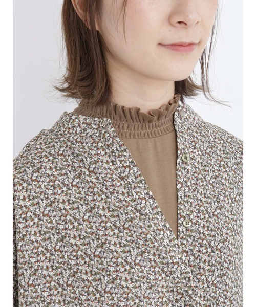 Samansa Mos2 blue（サマンサモスモスブルー）の「フリルネックロンT（Tシャツ/カットソー・レディース・オフホワイト/ブラック/モカ・MEDIUM/LARGE）」の3枚目の写真