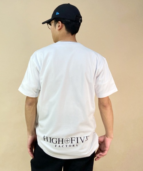 NEW ERA(ニューエラ)の「NEW ERA/ニューエラ×HIGH FIVE FACTORYコラボモデル ワンポイントTシャツ クルーネックTシャツ/吸汗速乾 13526838/13526839(Tシャツ/カットソー・メンズ・ホワイト/ブラック・L/XL/XXL/M)」の5枚目の写真