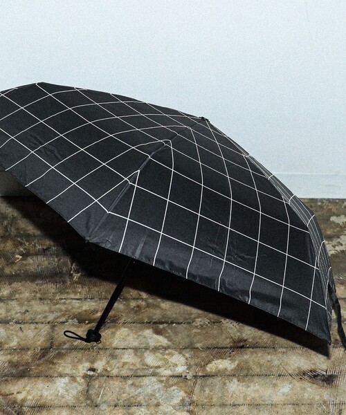 bpr BEAMS（ビーピーアール ビームス ）の「bPr BEAMS / グリッド リフレクター 折り畳み傘（折りたたみ傘・レディース・グレー/ブラック/ベージュ・ONE SIZE）」の4枚目の写真