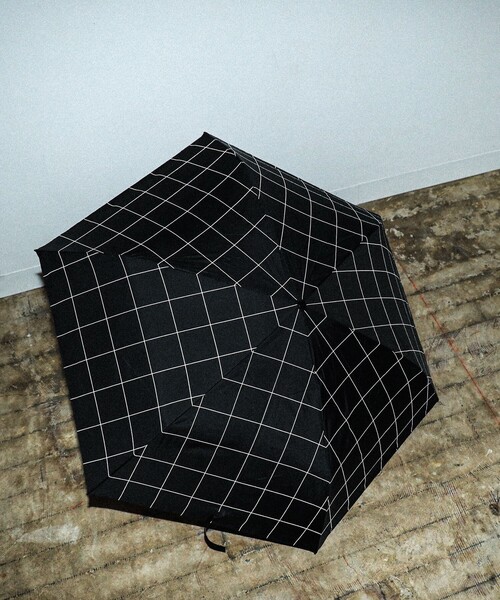 bpr BEAMS（ビーピーアール ビームス ）の「bPr BEAMS / グリッド リフレクター 折り畳み傘（折りたたみ傘・レディース・グレー/ブラック/ベージュ・ONE SIZE）」の6枚目の写真