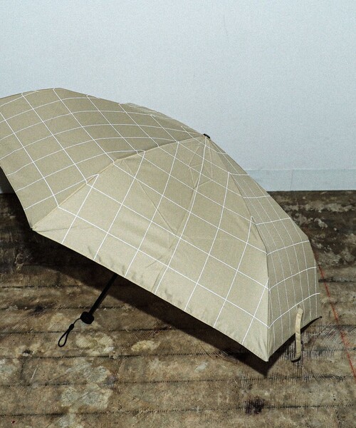 bpr BEAMS（ビーピーアール ビームス ）の「bPr BEAMS / グリッド リフレクター 折り畳み傘（折りたたみ傘・レディース・グレー/ブラック/ベージュ・ONE SIZE）」の7枚目の写真