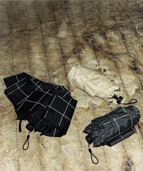 bpr BEAMS（ビーピーアール ビームス ）の「bPr BEAMS / グリッド リフレクター 折り畳み傘（折りたたみ傘・レディース・グレー/ブラック/ベージュ・ONE SIZE）」の8枚目の写真