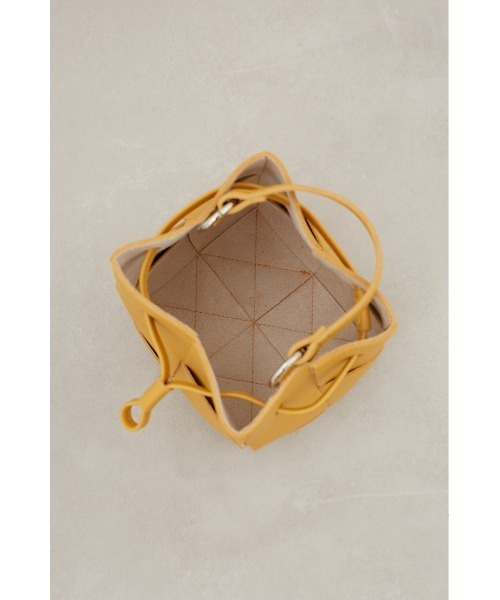 AZUL by moussy（アズールバイマウジー）の「イントレチャートポシェットバッグ（ショルダーバッグ・レディース・ブラック/イエロー/アイボリー・FREE）」の6枚目の写真