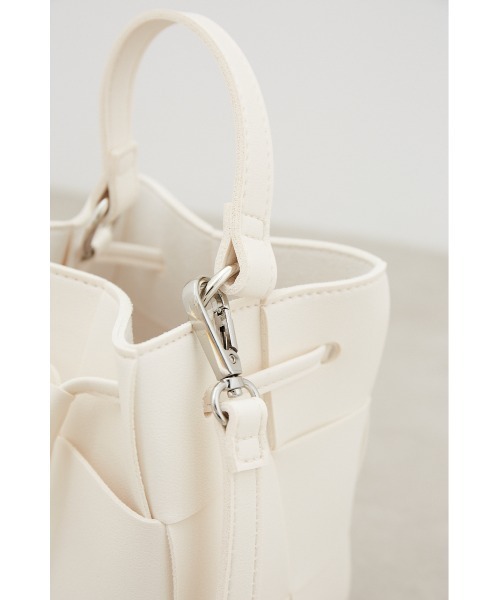 AZUL by moussy（アズールバイマウジー）の「イントレチャートポシェットバッグ（ショルダーバッグ・レディース・ブラック/イエロー/アイボリー・FREE）」の5枚目の写真