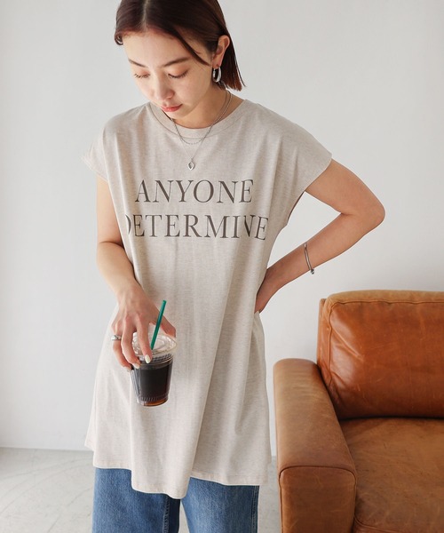 andme(アンドミー)の「ロゴプリントフレンチスリーブTシャツ(Tシャツ/カットソー・レディース・ブラック/オートミール/グレー/オフホワイト/ベージュ・M)」の1枚目の写真