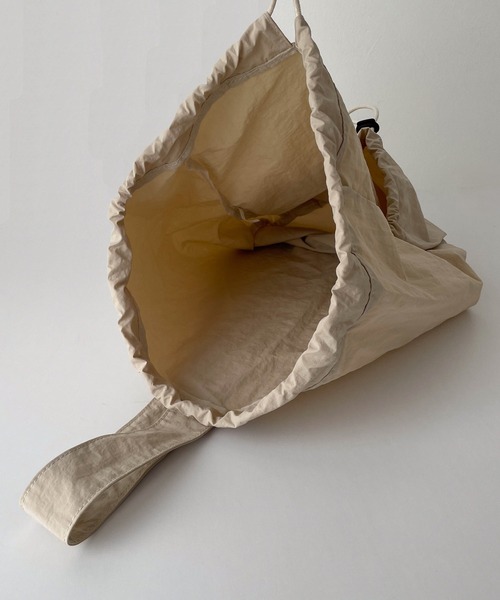 CANAL JEAN（キャナルジーン）の「El mar　ドローストリングボディバッグ（ショルダーバッグ・レディース・ブラック/ベージュ・ONE SIZE）」の10枚目の写真