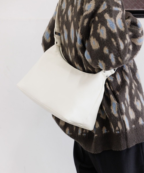 PBLIM（ページボーイリム）の「PBLIM/フェイクレザークロスバック（ショルダーバッグ・レディース・ホワイト/ブラック・FREE）」の15枚目の写真