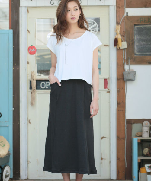 AZUL by moussy(アズールバイマウジー)の「ファイン40/-TRPu天竺クロプド半袖PO(Tシャツ/カットソー・レディース・カーキ系/オフホワイト/ブラック系その他/ブラック・MEDIUM/LARGE/SMALL)」の2枚目の写真
