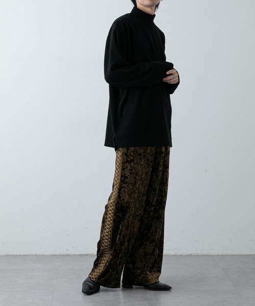 COLONY 2139（コロニートゥーワンスリーナイン）の「ストレッチリブモックネック長袖（Tシャツ/カットソー・メンズ・ブラック/ライトグレー/アイボリー/モカ・LARGE/MEDIUM）」の18枚目の写真