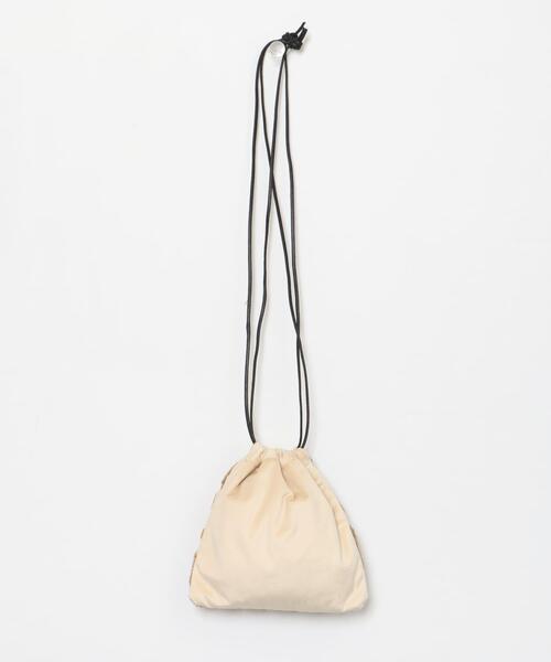 beej(ビージ)の「『別注』beej×DOORS 巾着バッグ(ハンドバッグ・レディース・ベージュ/ブラック・-)」の4枚目の写真