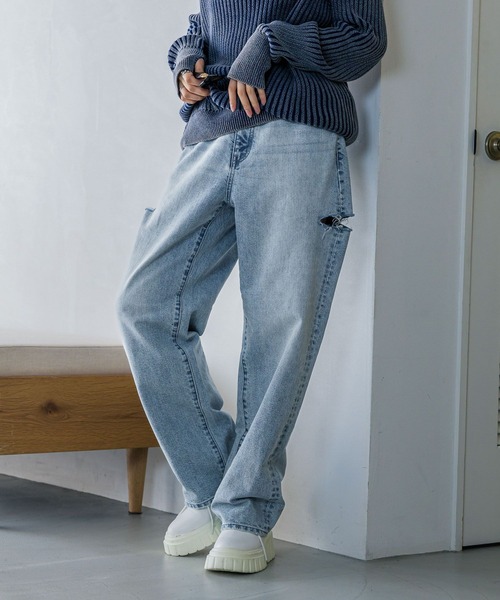 FOREVER 21(フォーエバー トゥエンティーワン)の「ストレートデニムパンツ(デニムパンツ・レディース・ブルー/ライトブルー・LARGE/MEDIUM/X-SMALL/SMALL/X-LARGE)」の1枚目の写真