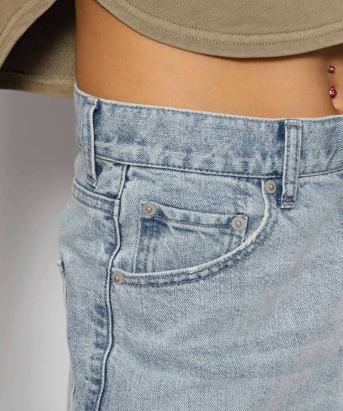 FOREVER 21(フォーエバー トゥエンティーワン)の「ストレートデニムパンツ(デニムパンツ・レディース・ブルー/ライトブルー・LARGE/MEDIUM/X-SMALL/SMALL/X-LARGE)」の20枚目の写真