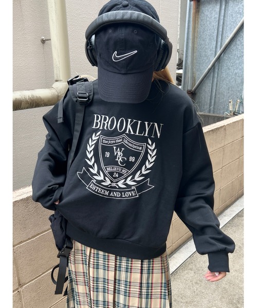 PHILLY(フィリー)の「【PHILLY】カレッジ刺繍スウェット(スウェット・レディース・ホワイト/ブラック/グレー・FREE)」の1枚目の写真