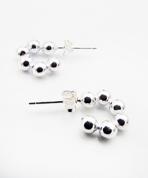 TONE SELECT GOODS(トーンセレクトグッズ)の「【925 SILVER ACC】6ボールラウンドピアスSV925(OG)(ピアス(両耳用)・レディース・シルバー・FREE)」の2枚目の写真