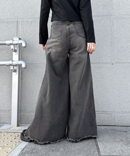 LVEU.(ラブユ.)の「【LVEU.】ヴィンテージライクワイドデニムパンツ / ボトムス パンツ デニム ワイド ルーズ オーバーサイズ 色落ち ヴィンテージ ブラック(デニムパンツ・レディース・ブラック・FREE)」の2枚目の写真