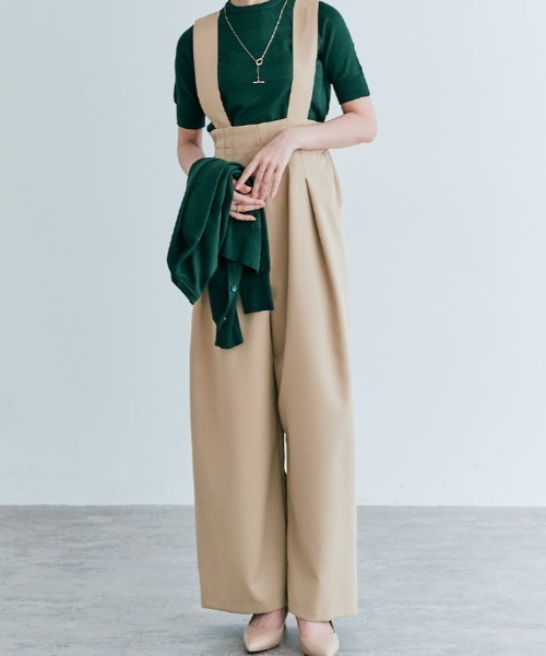 kirakiraShop（キラキラショップ）の「キレイ目シルエットで大人見せ。ハイウエスト タック サロペット（サロペット/オーバーオール・レディース・ブラック/チャコール/ベージュ/ブラウン系その他・M/L）」の4枚目の写真